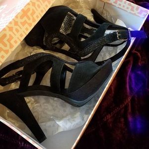Black Gianni Bini Pumps size 7